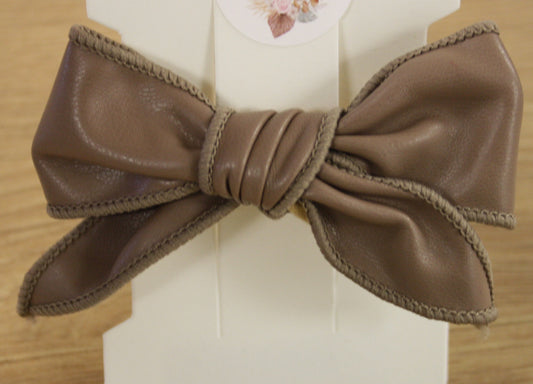 ROBYN FAUX LEATHER HAIR BOW | TAUPE