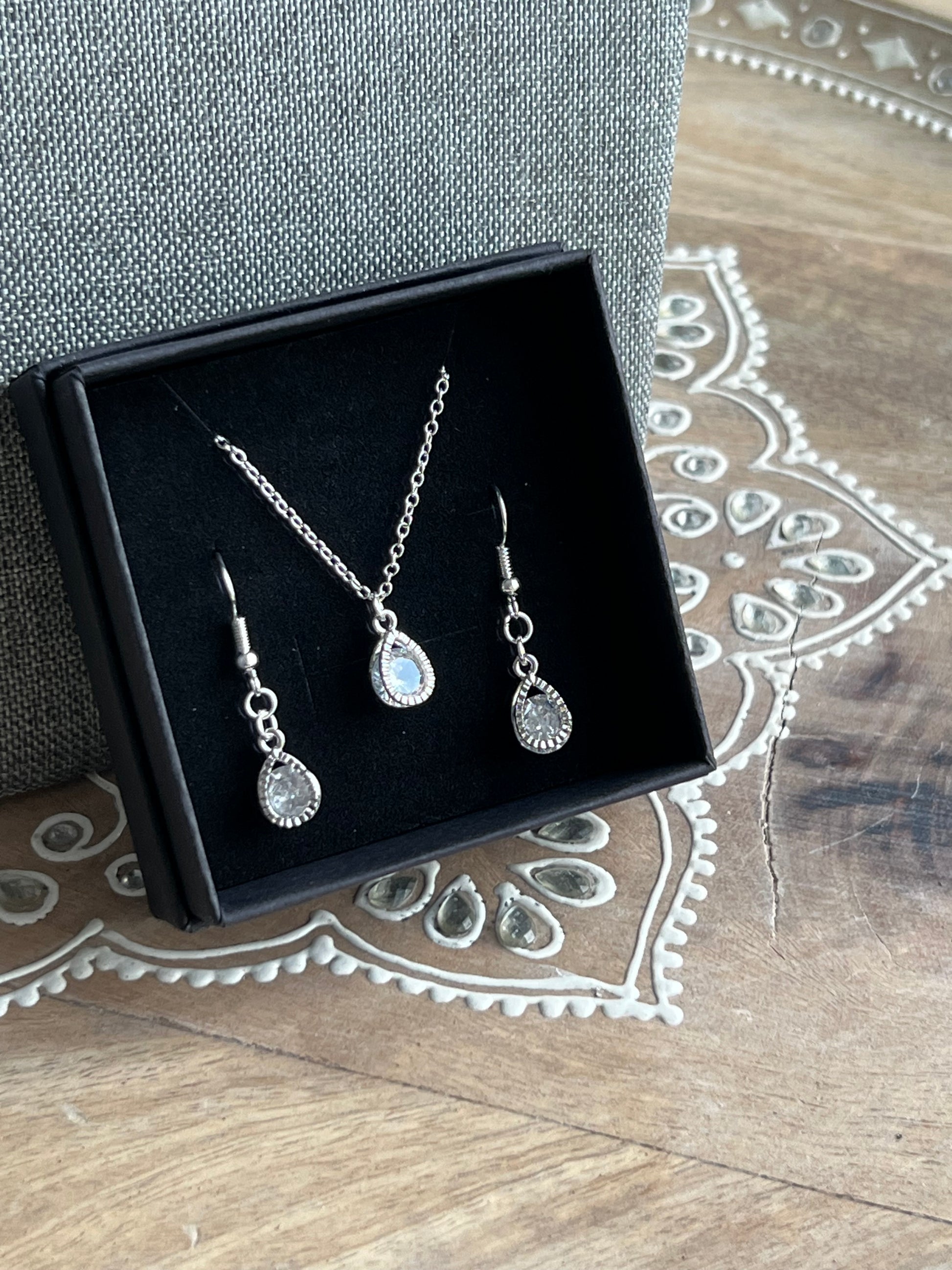 'Liliana' Silver Earring and Necklace Set