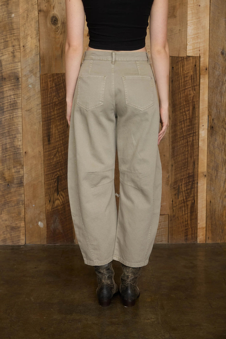 ALANSIA BARREL JEANS