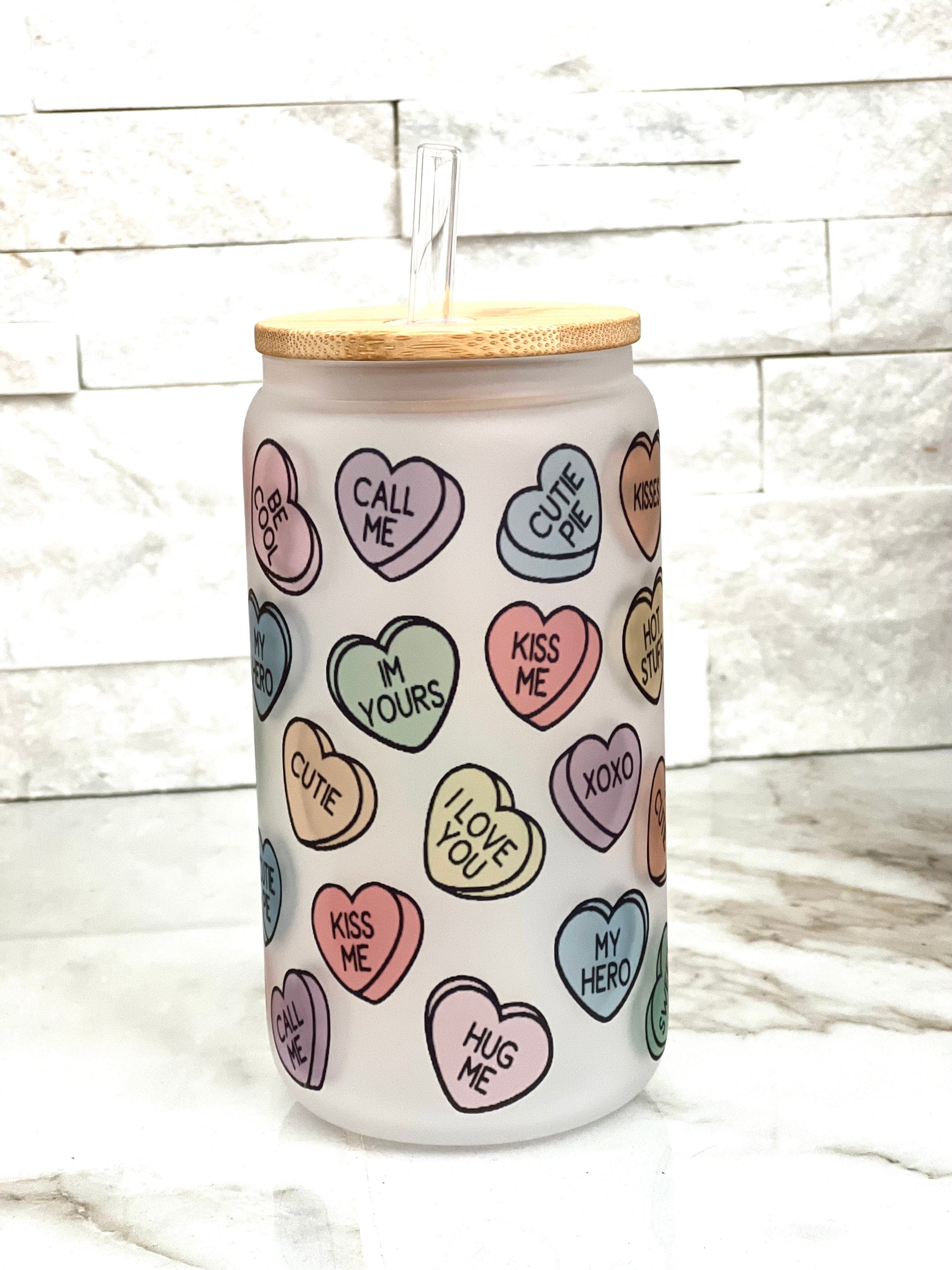 Made from durable glass, the can is durable and perfect for storing your favourite drinks. Not only does it look stylish, but its also eco-friendly. The Bamboo lid helps keep your drink fresh and prevents spills from happening. Plus, it has a leak-proof design so you don't have to worry about spilling at all. With our conversation hearts frosted glass can, you'll never miss out on a good drink again!